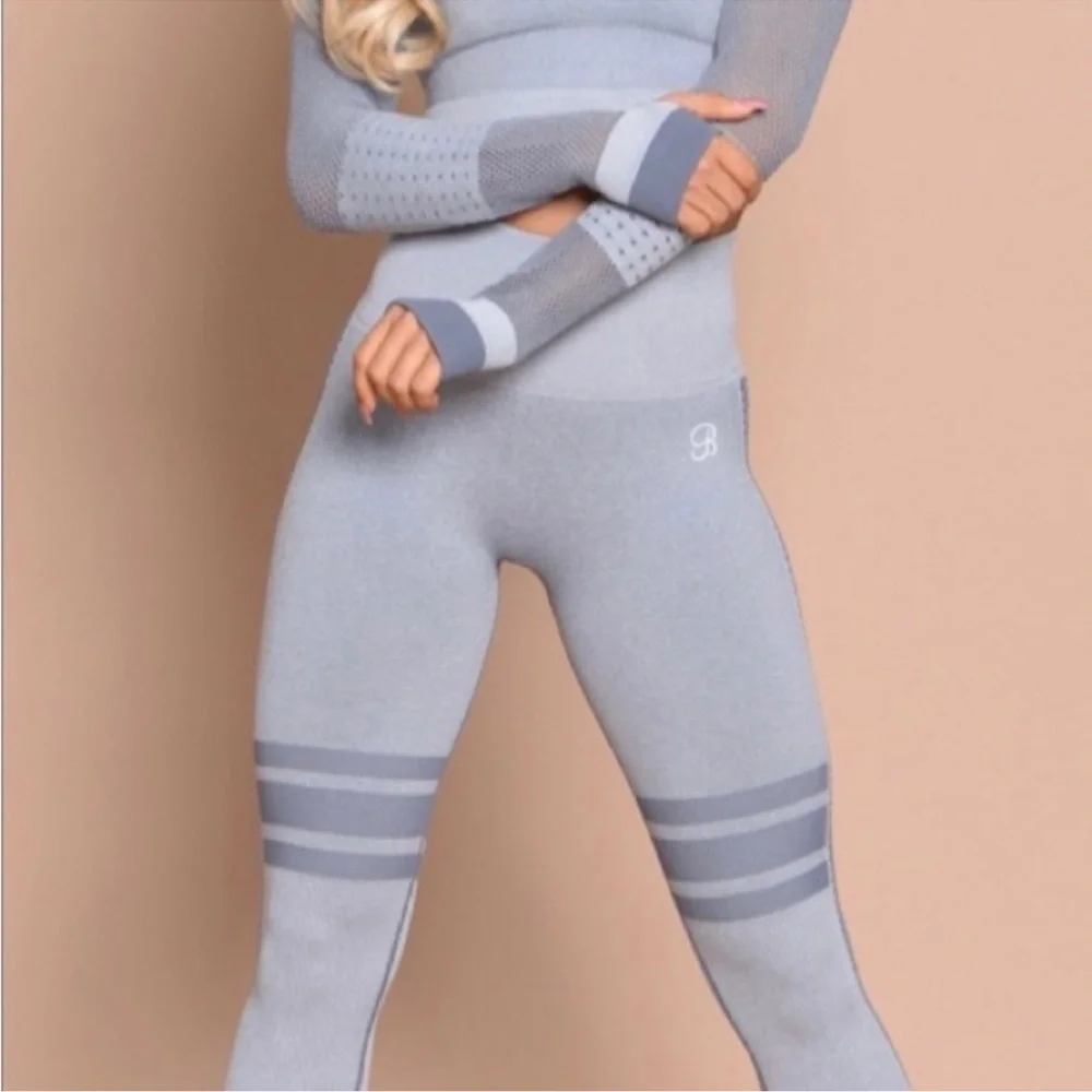 Bombshell Gray High-Waisted Leggings - Picture 5 of 7